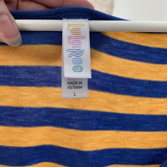 EUC LuLaRoe Classic T - size L - Picture 2 of 3